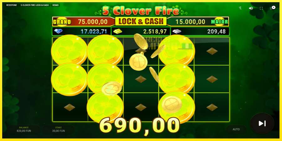 Riktiga pengar med en spelautomat 5 Clover Fire Lock & Cash, bild 5