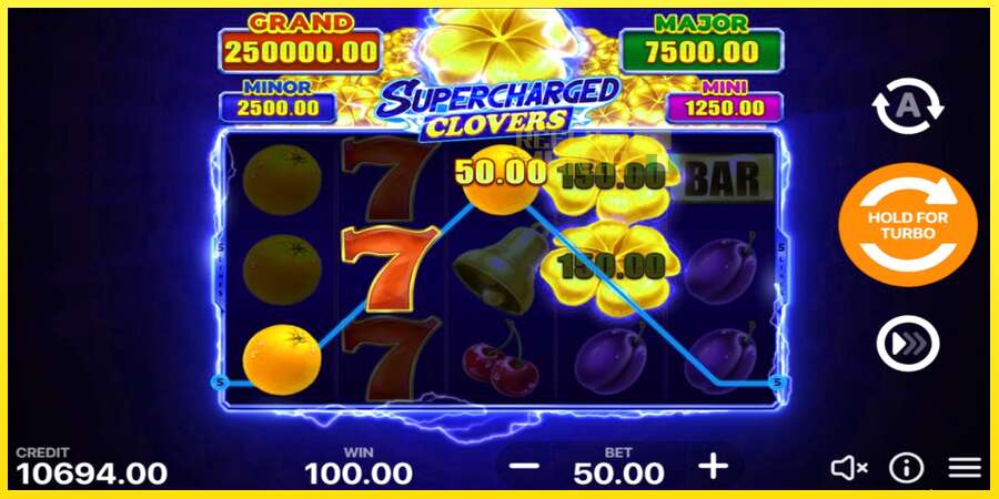 Riktiga pengar med en spelautomat Supercharged Clovers: Hold and Win, bild 4